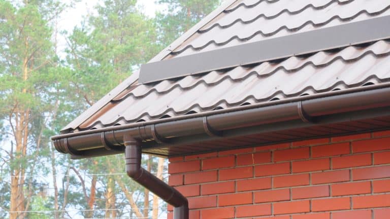 Comprendre les enjeux de la pente pour une gouttière efficace